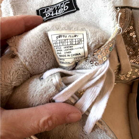 Sequined high tops, size 8M - Picture 6 of 6